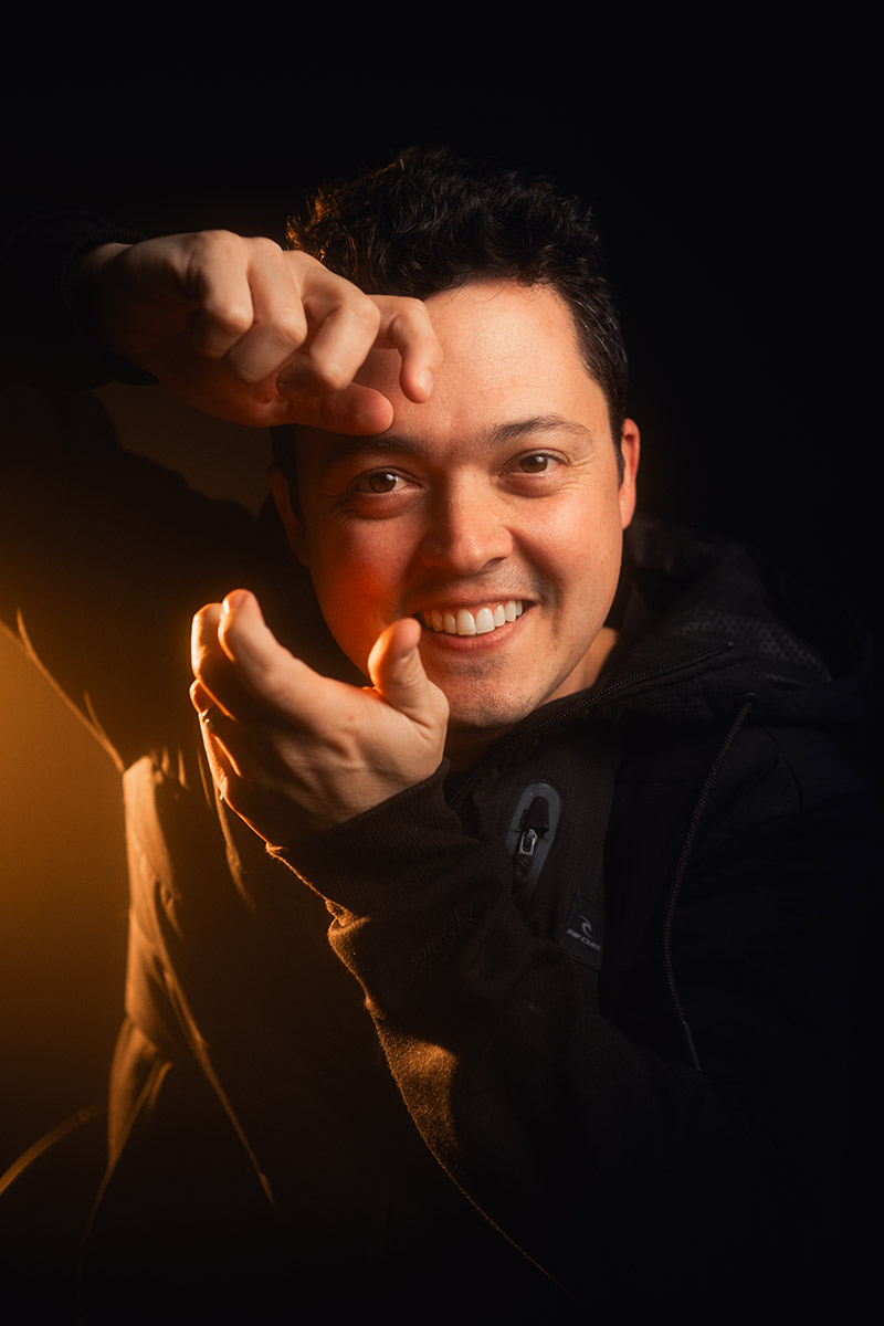 Retrato de Gus Wanderley, fotógrafo em Curitiba