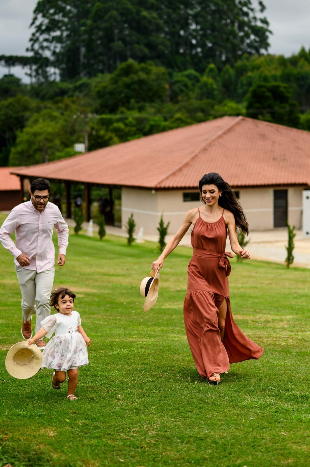 Foto 8 - Um ensaio em família cheio de amor em meio à natureza