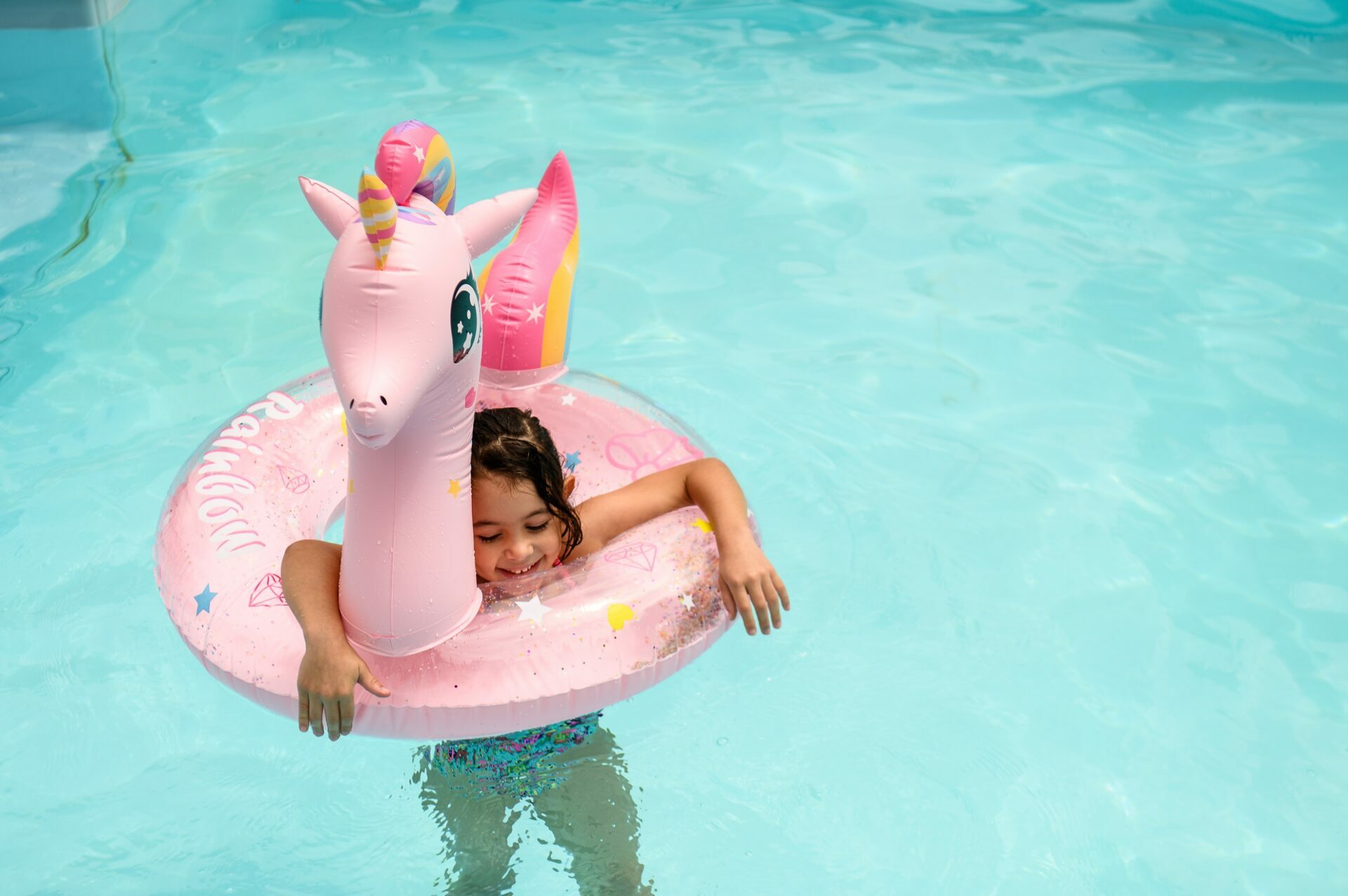 Foto 7 - A Pool Party de 6 Anos da Lívia: Um Dia de Diversão Sob o Sol com o Tema