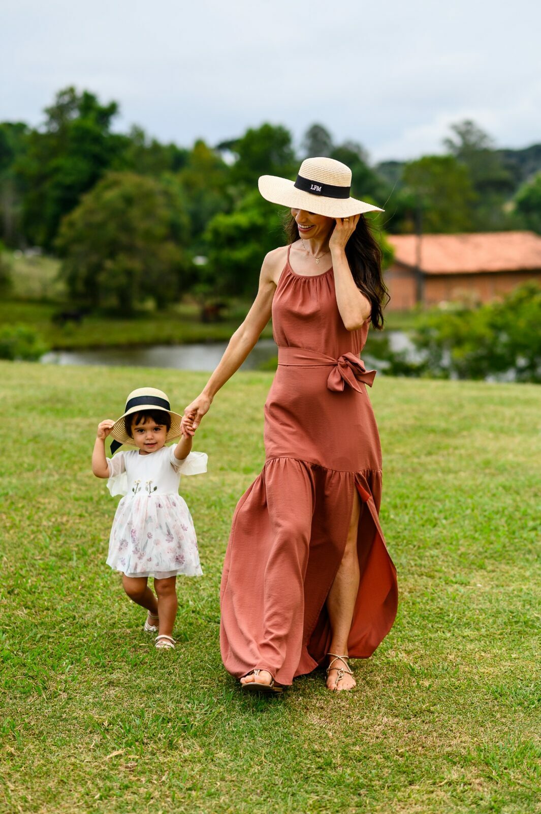 Foto 7 - Um ensaio em família cheio de amor em meio à natureza