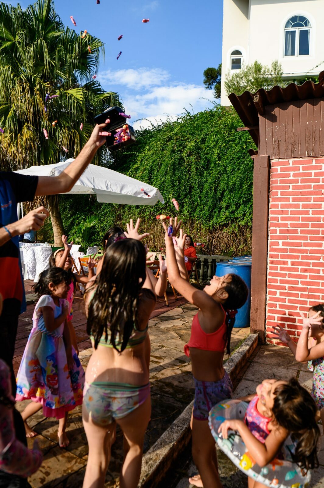 Foto 16 - A Pool Party de 6 Anos da Lívia: Um Dia de Diversão Sob o Sol com o Tema