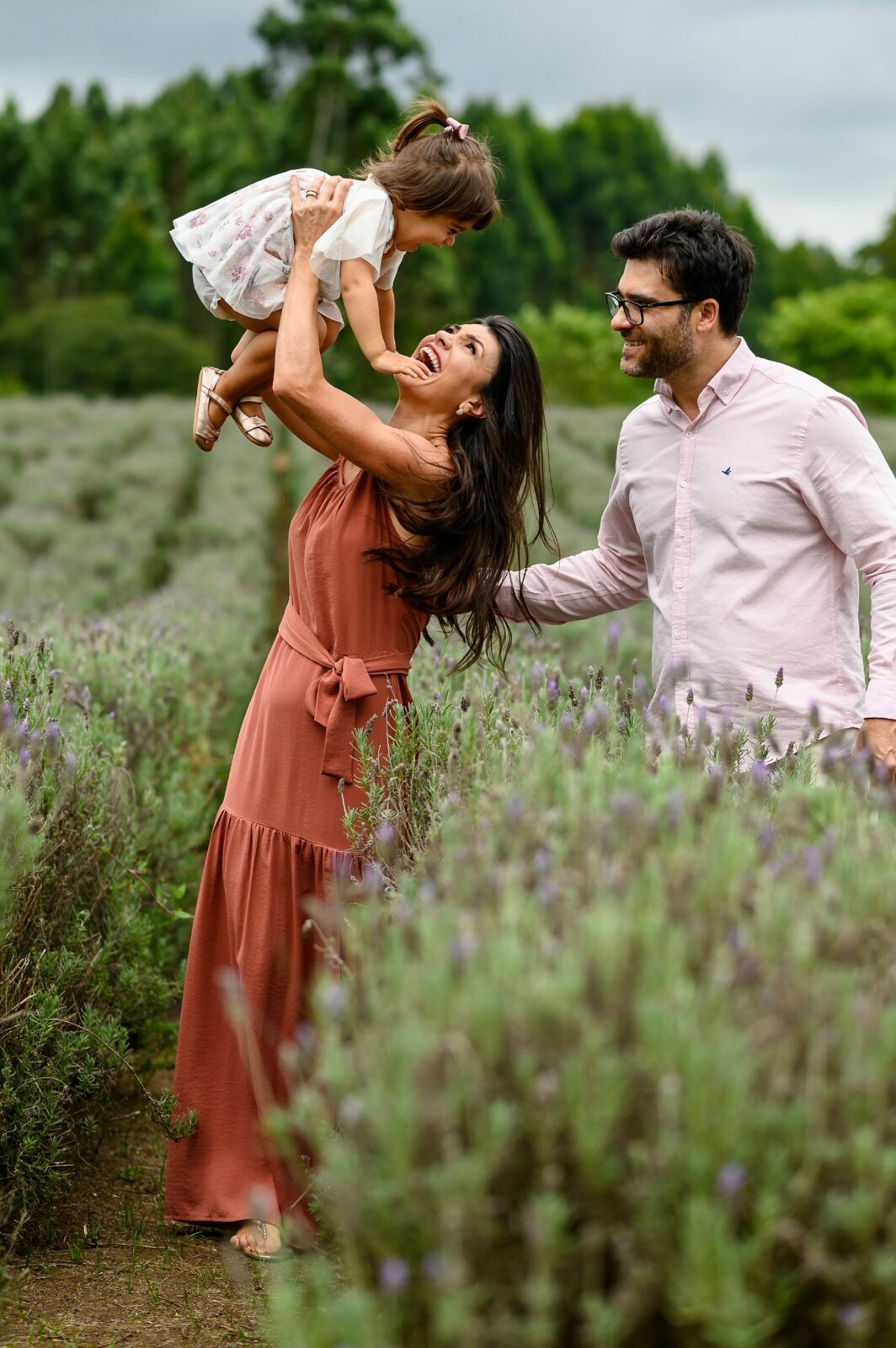 Foto 11 - Um ensaio em família cheio de amor em meio à natureza
