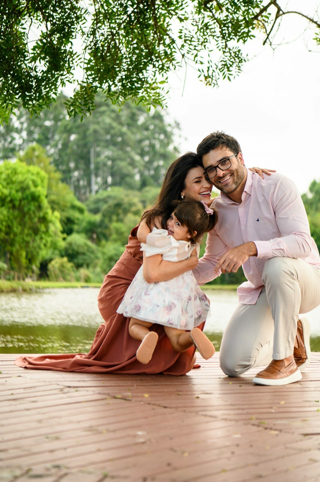 Foto 2 - Um ensaio em família cheio de amor em meio à natureza